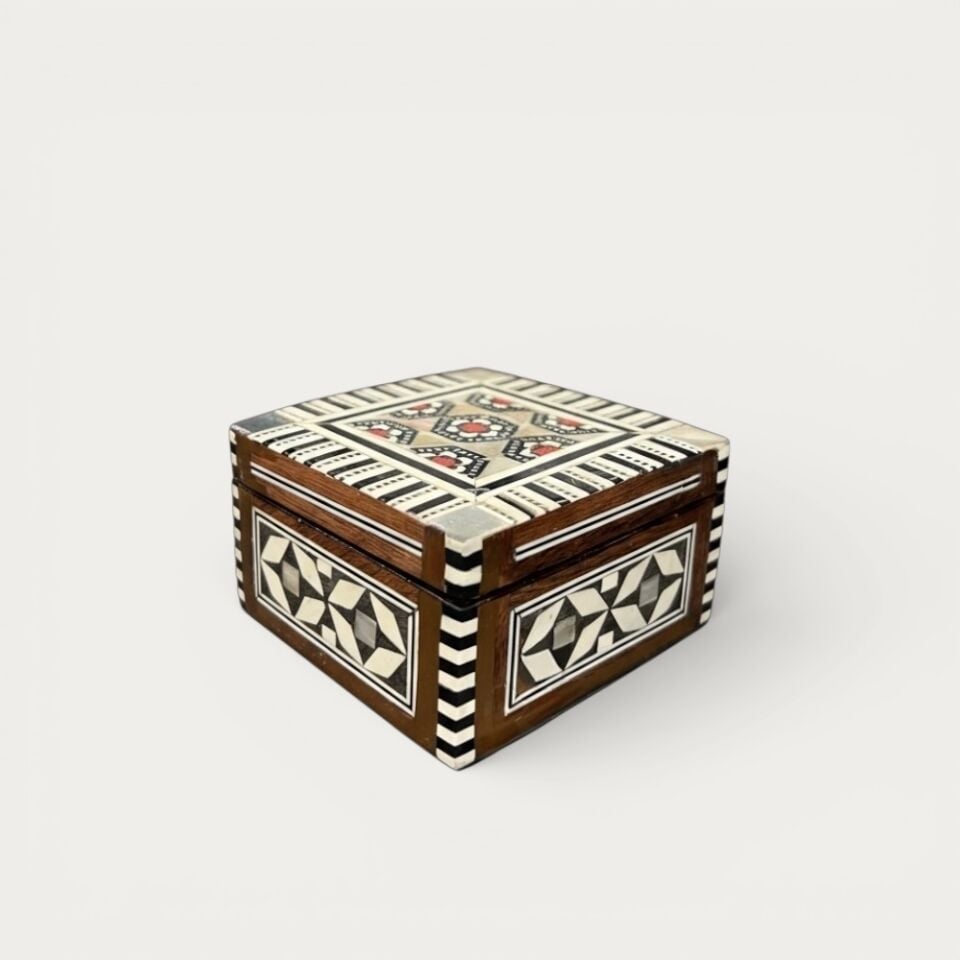 Sedef İşlemeli Kutu No.1