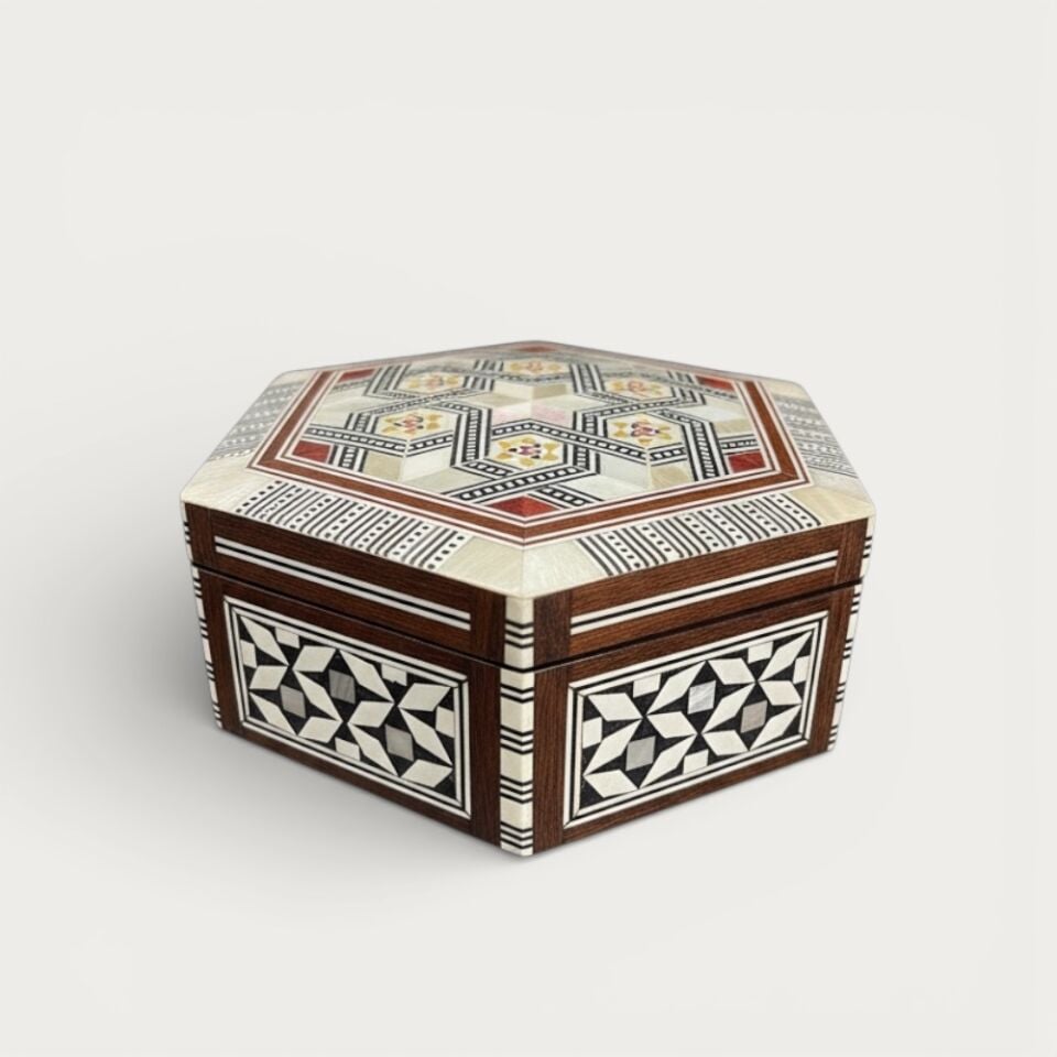 Sedef İşlemeli Kutu No.2