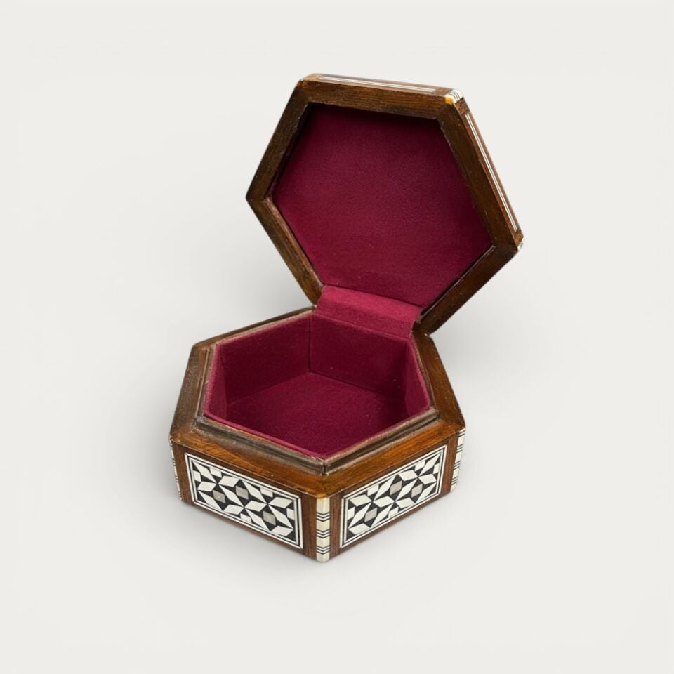 Sedef İşlemeli Kutu