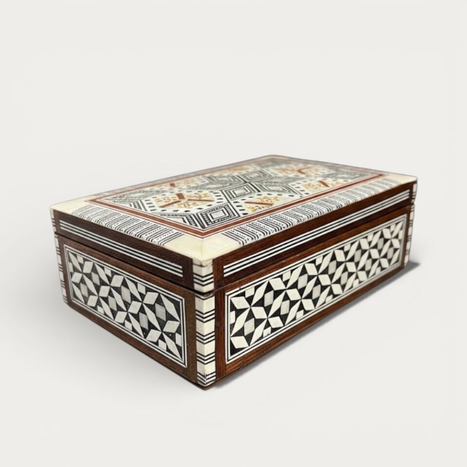 Sedef İşlemeli Kutu No.3