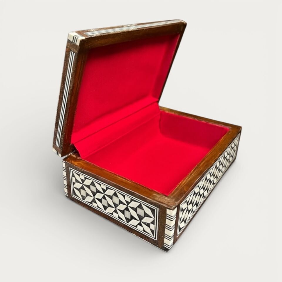 Sedef İşlemeli Kutu No.3